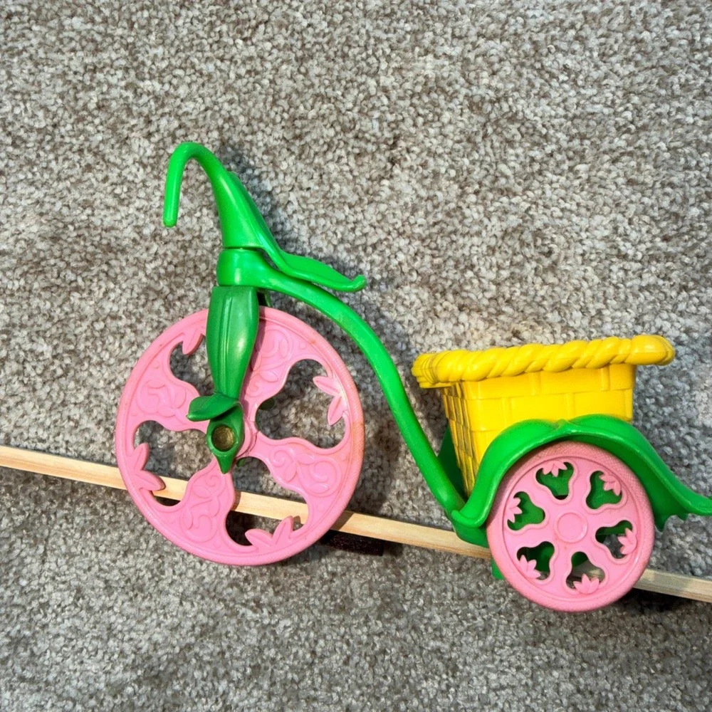 Vintage 1980's BERRY CYCLE Strawberry Shortcake Tricycle Vehicle SS-1